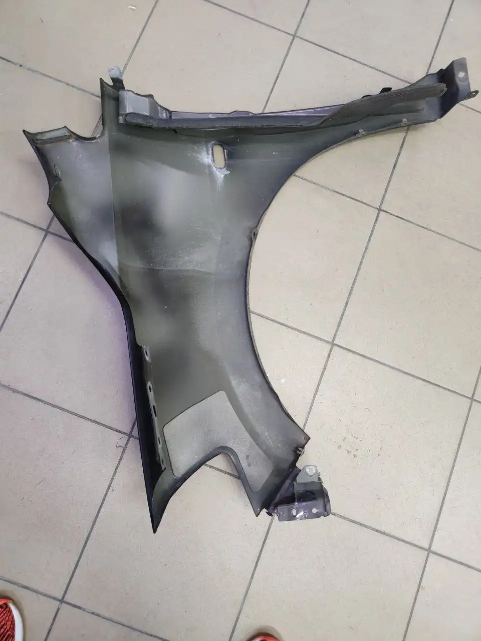 Продам правое переднее крыло на Nissan Tiida кузов С11