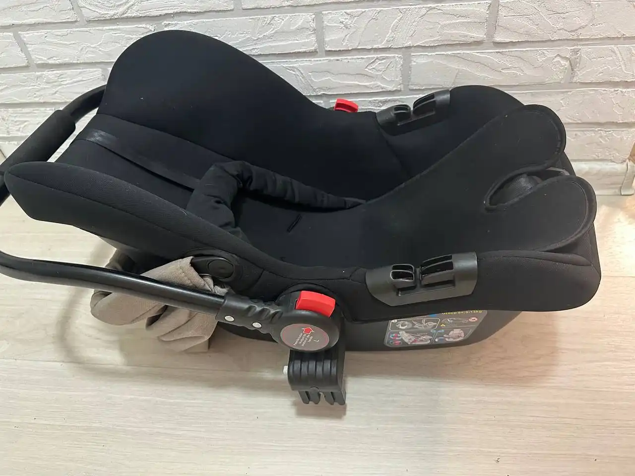 Продам коляску-трансформер с автокреслом