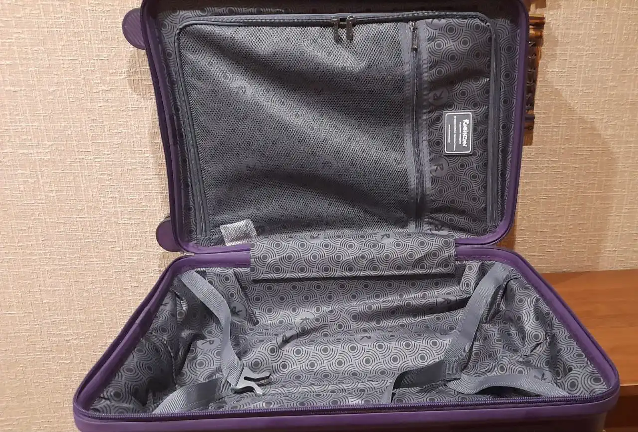 Полипропиленовый чемодан Robinzon с кодовым замком размер S