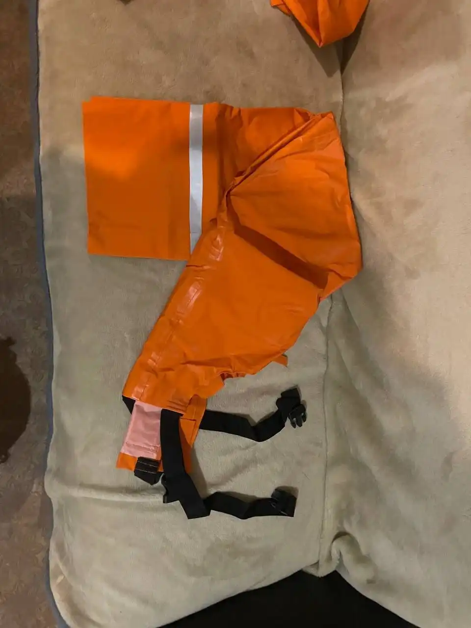 Защитный костюм от воды и щелочей