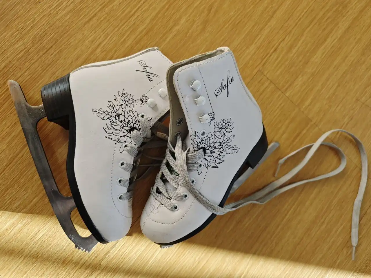 Продажа фигурных коньков