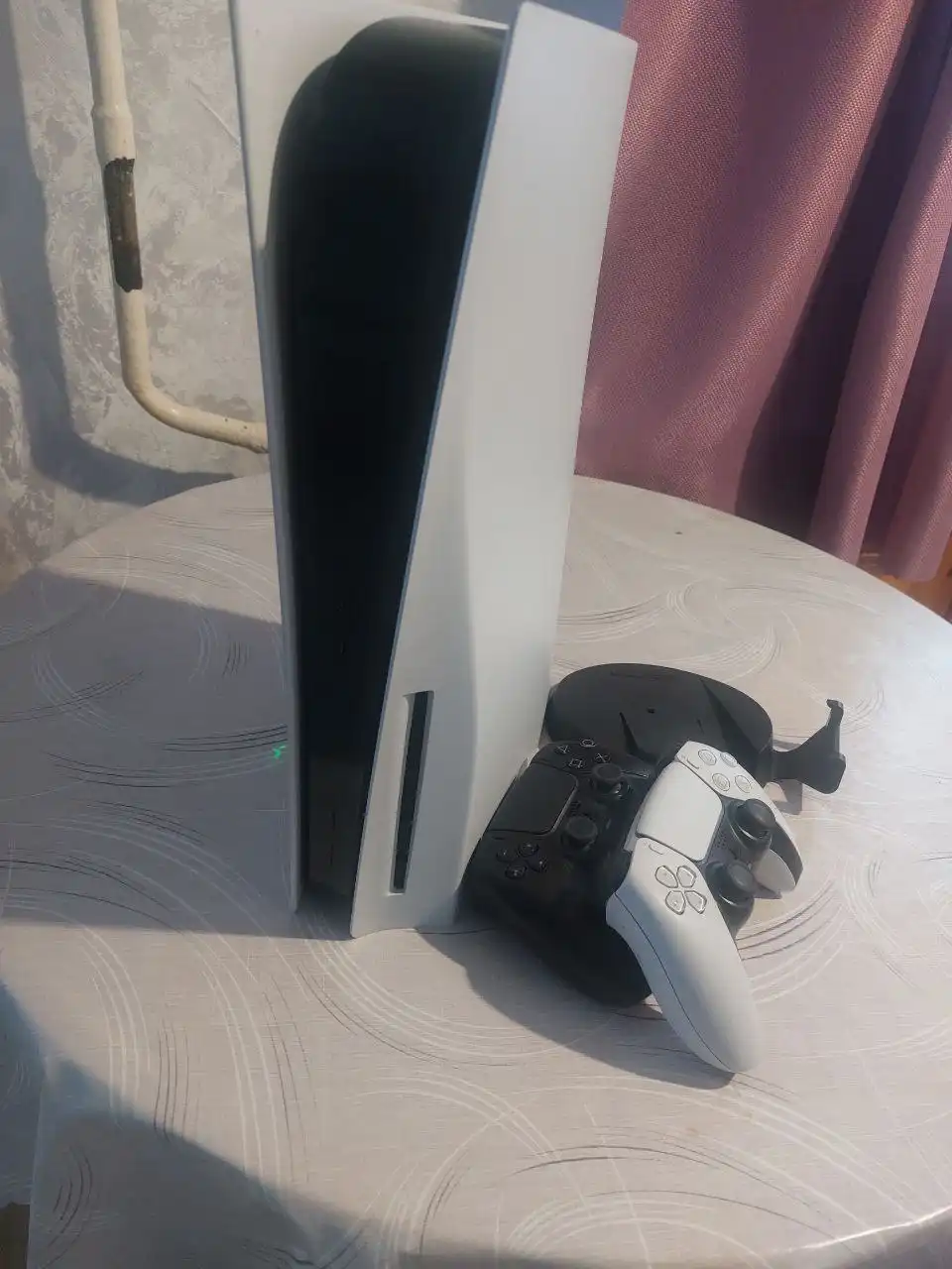 Продам PS5 с комплектом аксессуаров