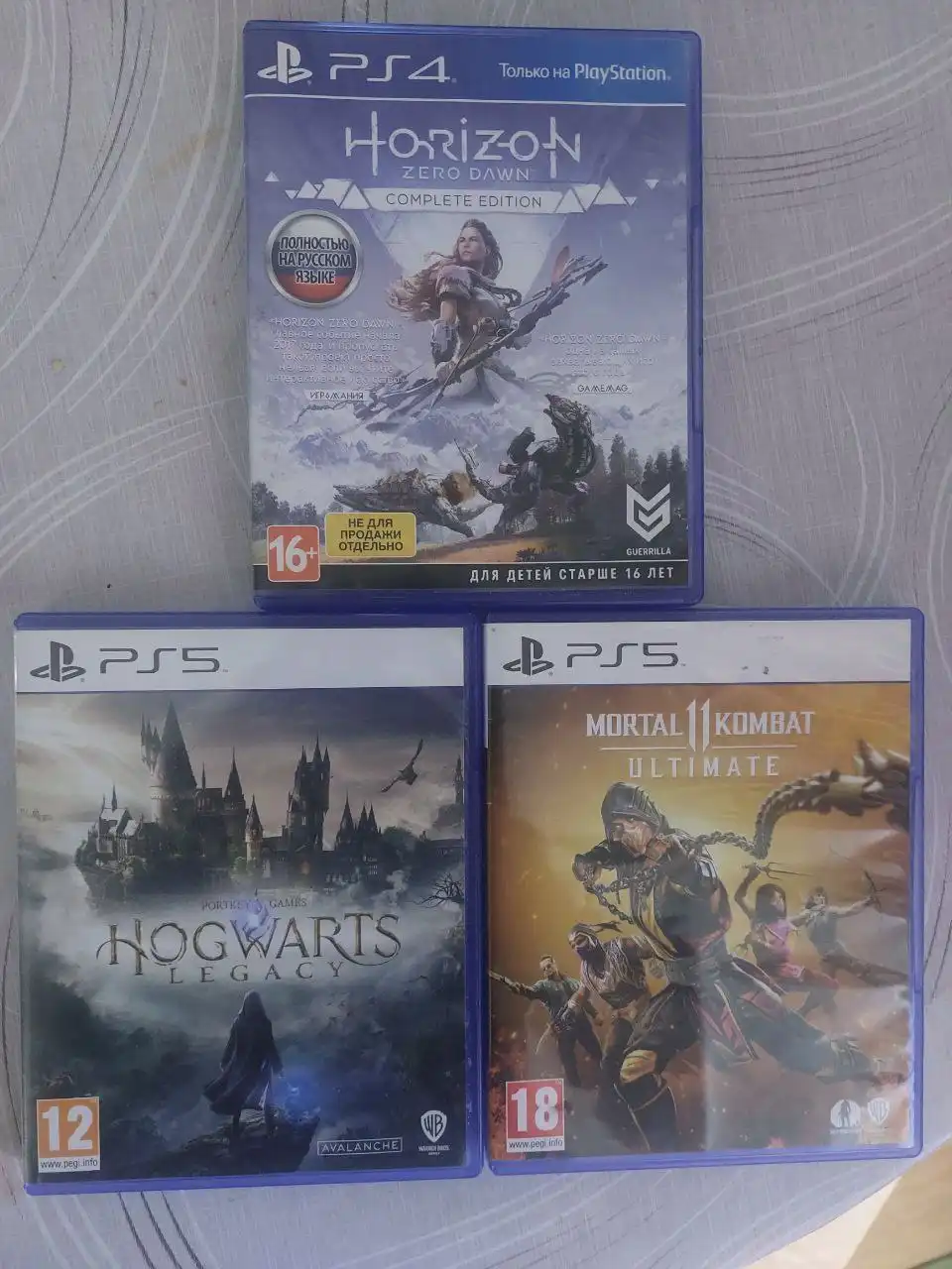 Продам PS5 с комплектом аксессуаров