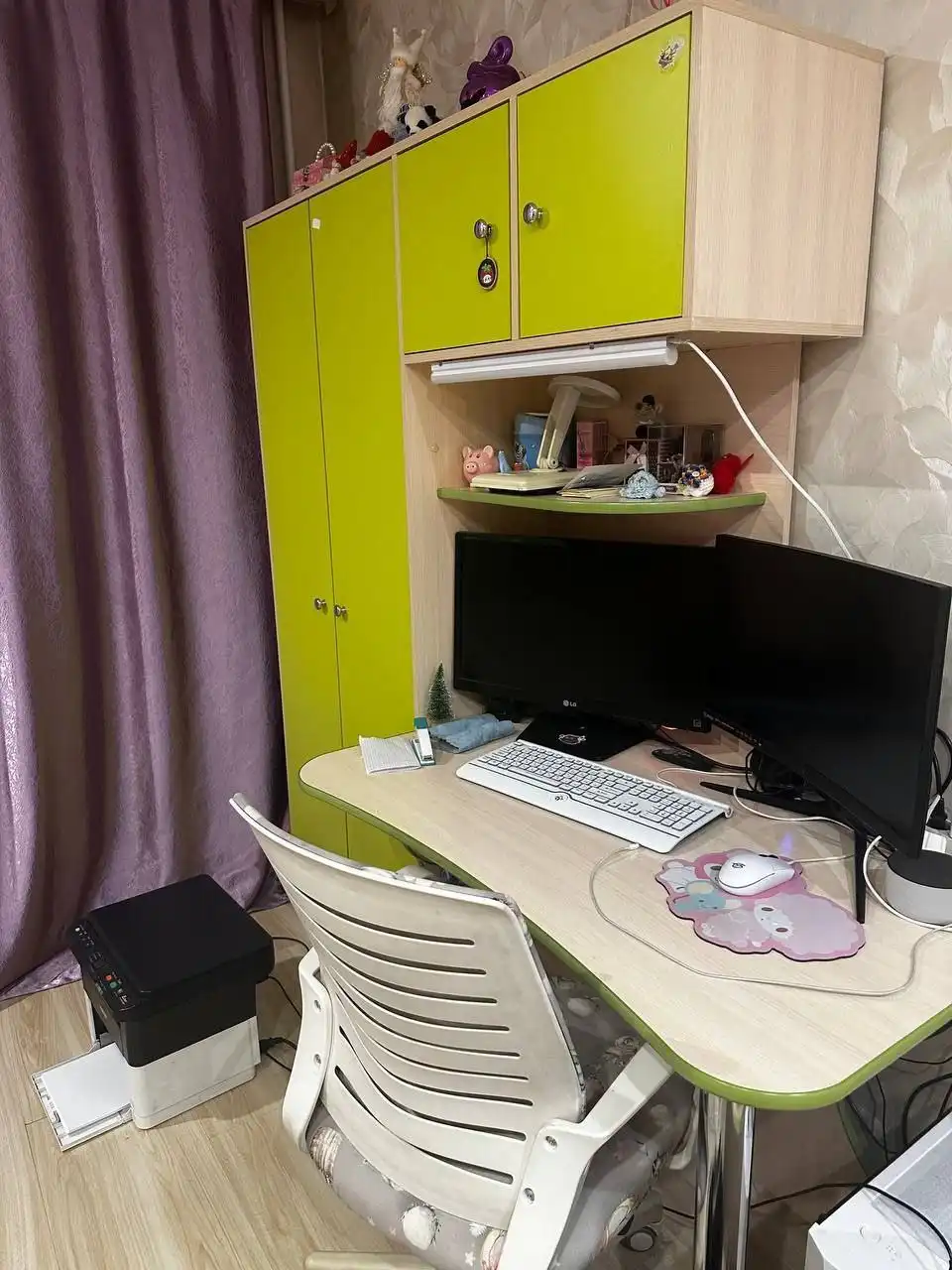 Продажа детской мебели (кровать, стол, шкаф)