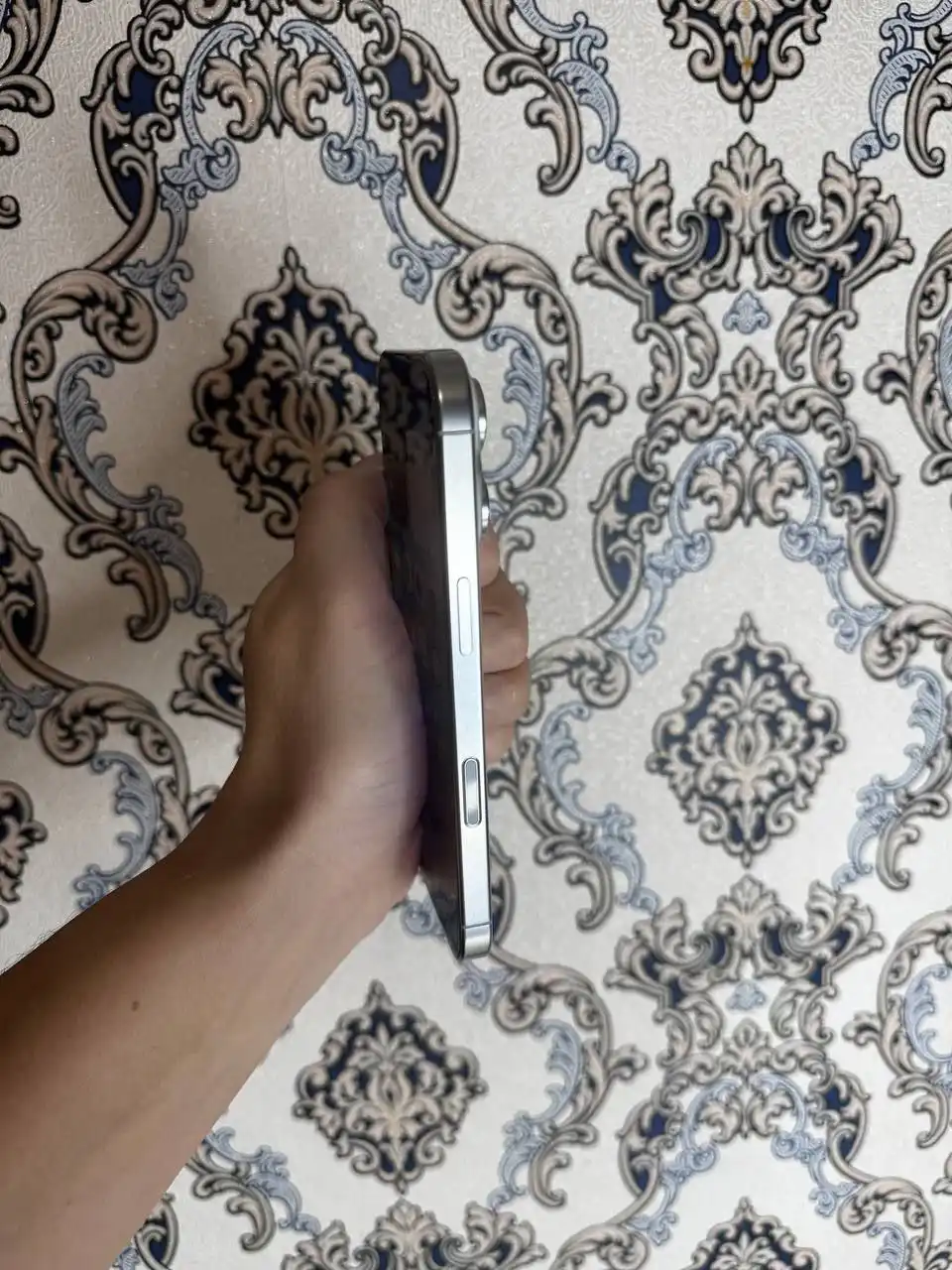 Продам iPhone 16 Pro 256GB