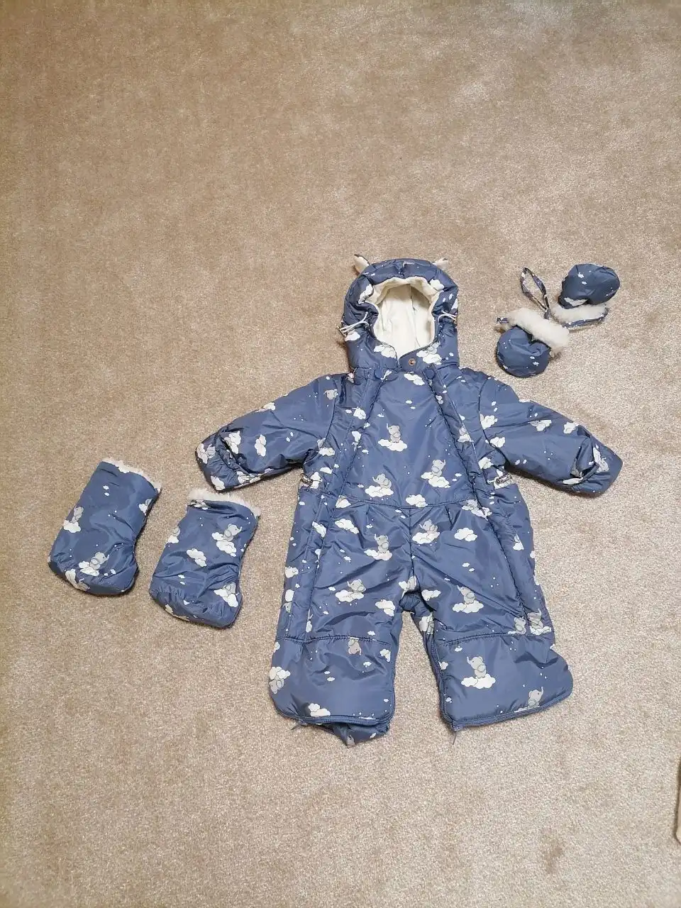 Универсальный комбинезон для ребенка 0-6 месяцев с отстегивающейся овчиной