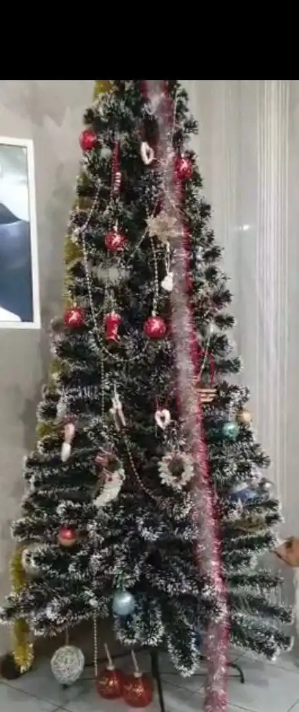 Продам ёлку заснеженную с гирляндой