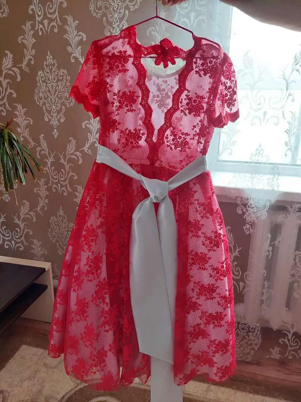 Шикарное платье для девочки 7,8,9 лет