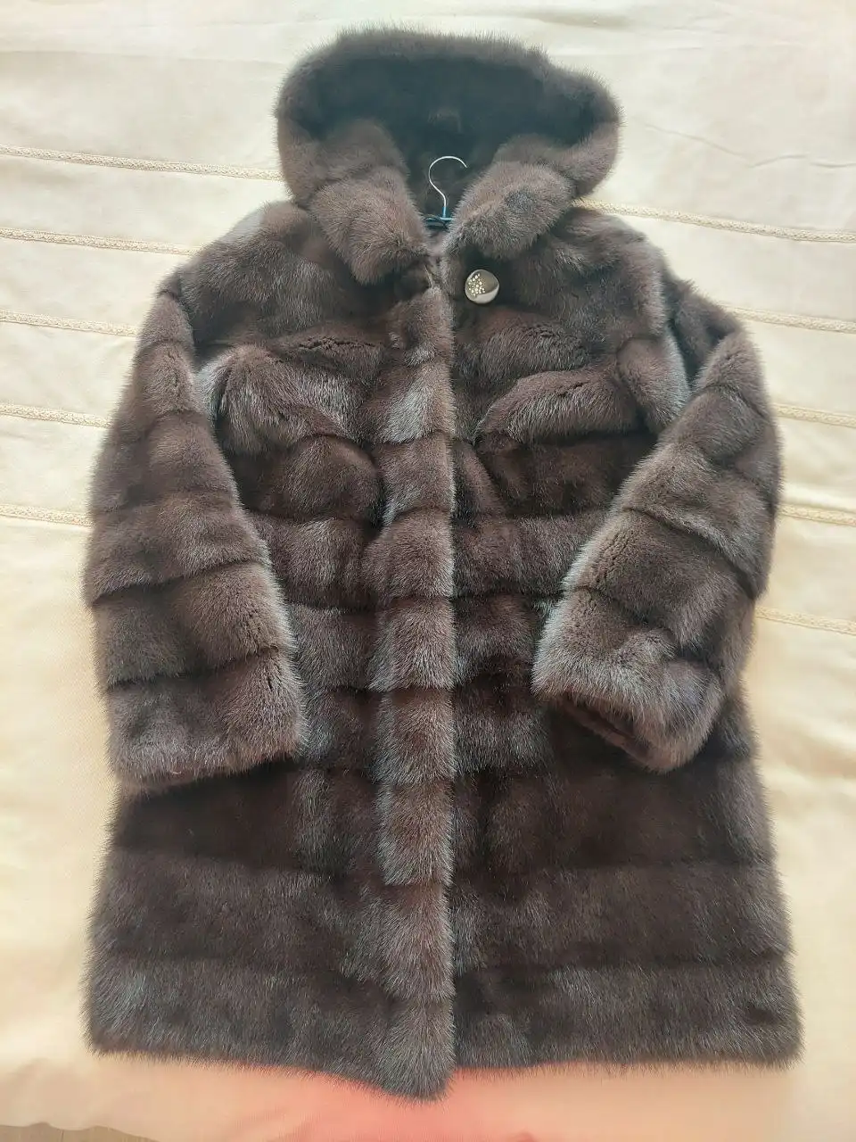 Норковая шуба новая, цвет соболь, размер 46-48