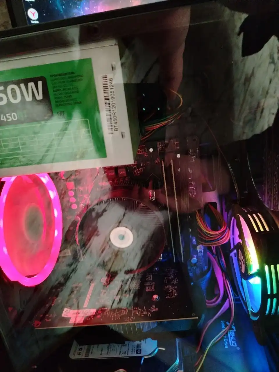 Игровой компьютер в сборе с монитором, клавиатурой и мышью