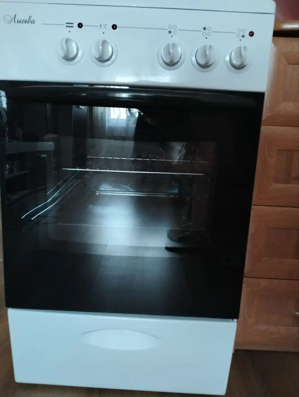 Продажа электрической плиты б/у в отличном состоянии