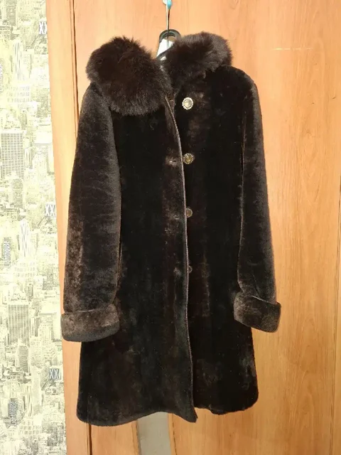 Продажа двух шуб из натурального меха - Штаны/Брюки в Чита