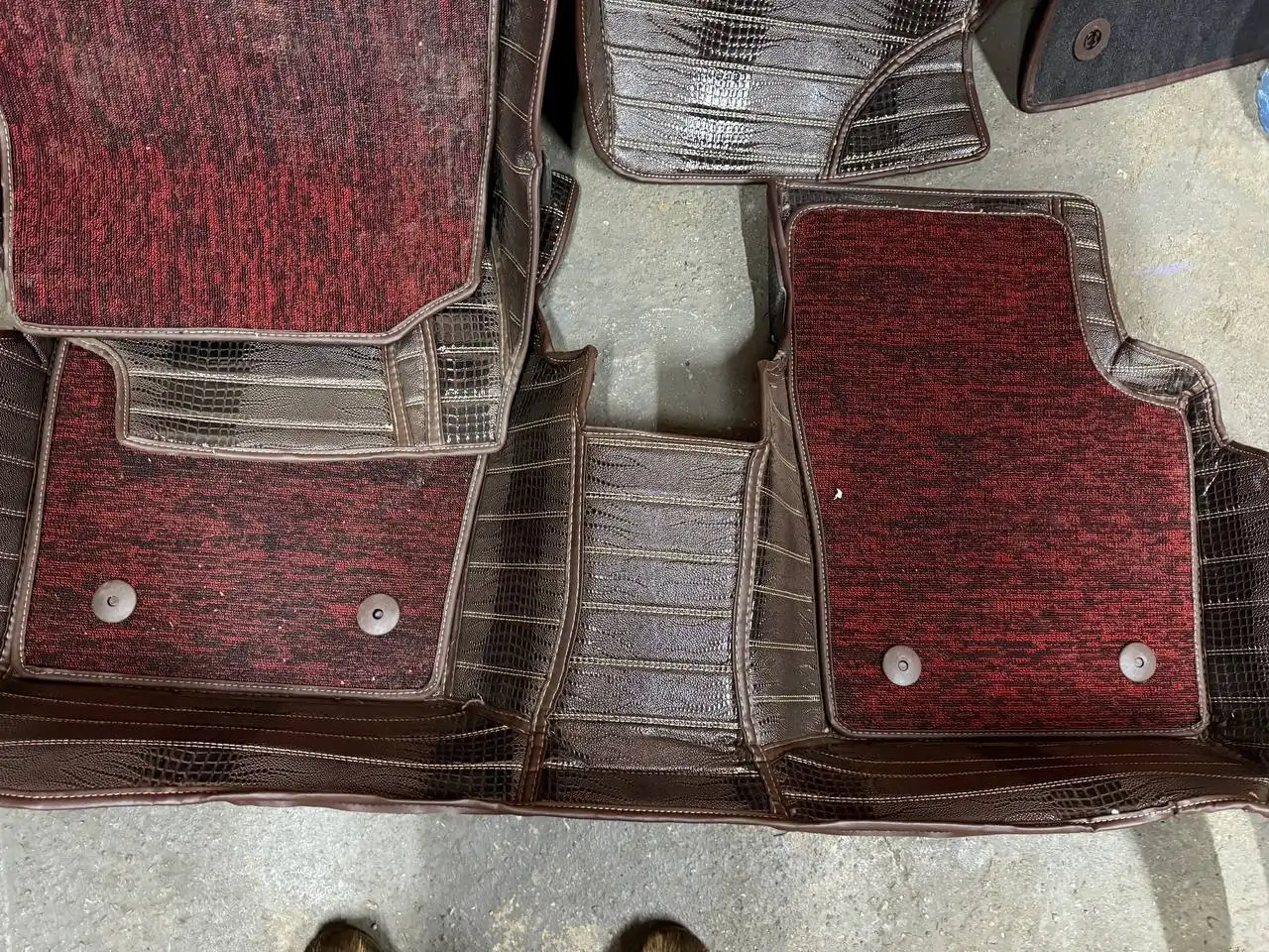 Продажа ковриков напольных б/у для Toyota Premium и Alion - Аксессуары (Авто) в Чита