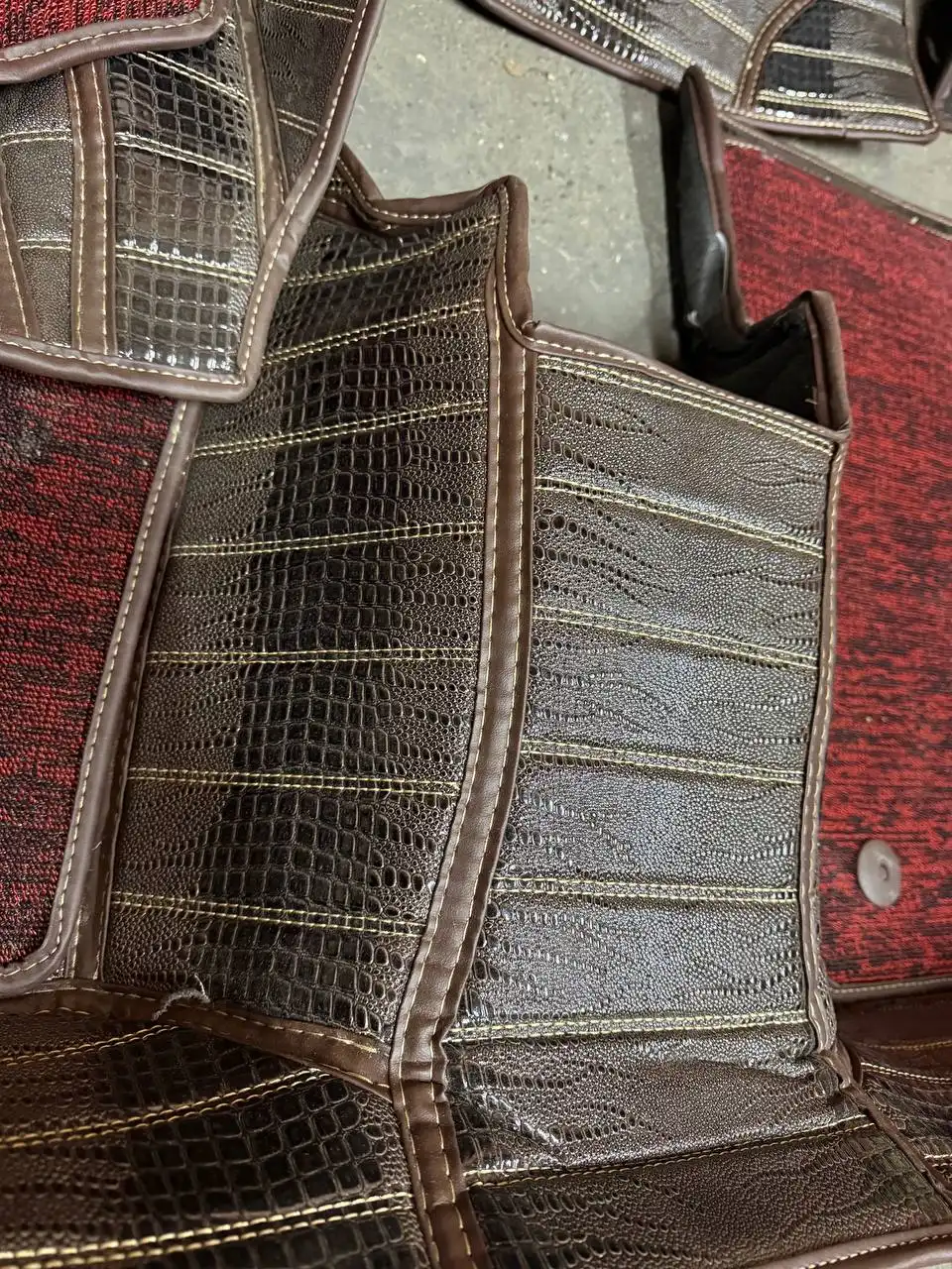 Продажа ковриков напольных б/у для Toyota Premium и Alion - Аксессуары (Авто) в Чита