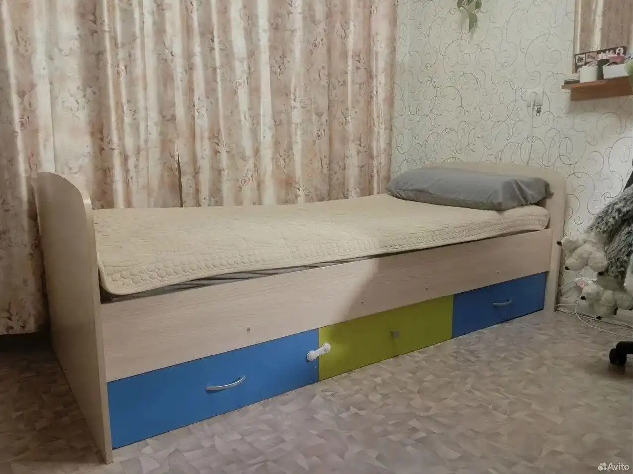 Продам кровать с матрасом и компьютерный стол - Мебель (Для дома и дачи) в Чита