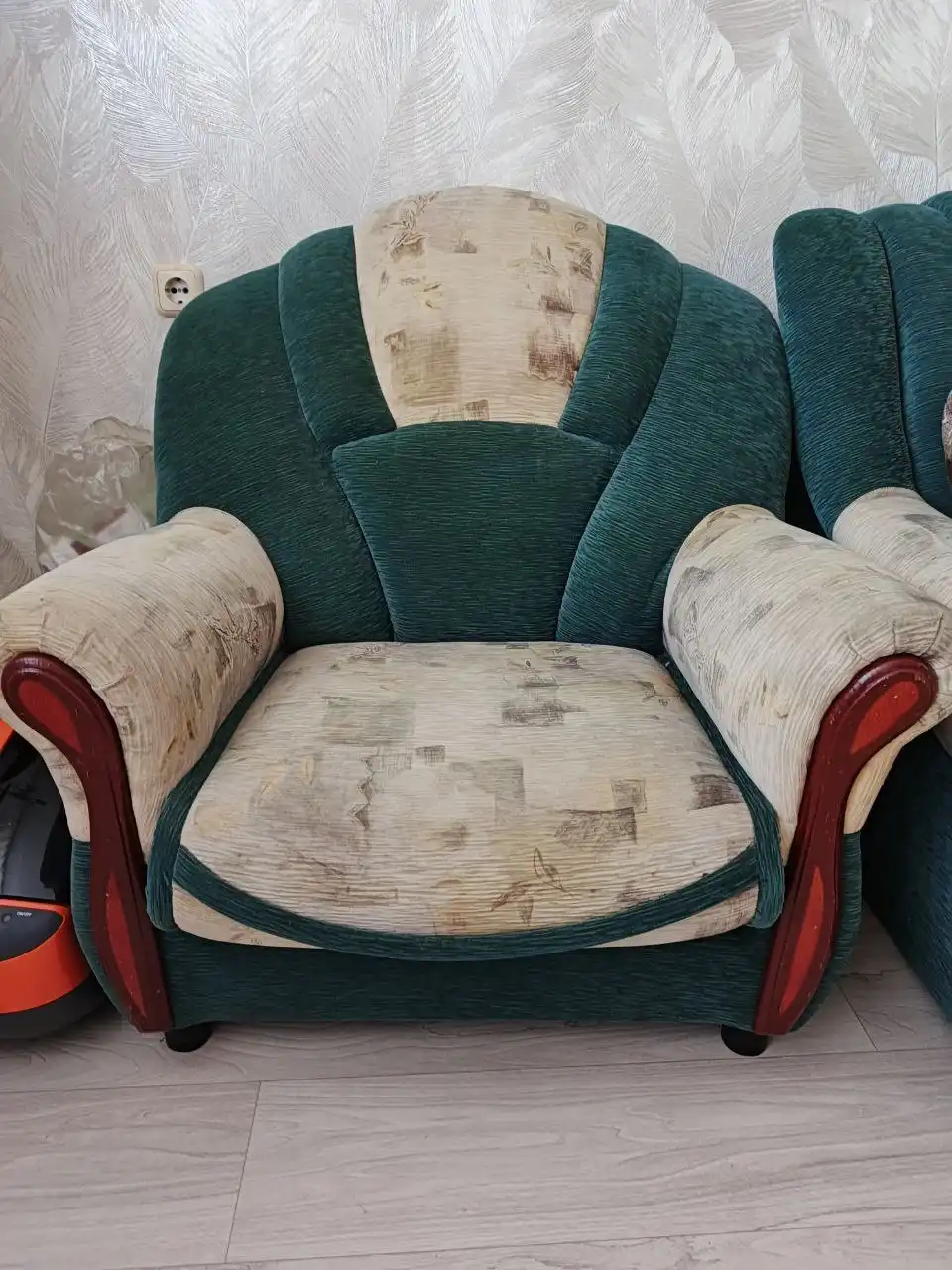 Угловой диван и кресло в хорошем состоянии - Мягкая мебель (Для дома и дачи) в Чита