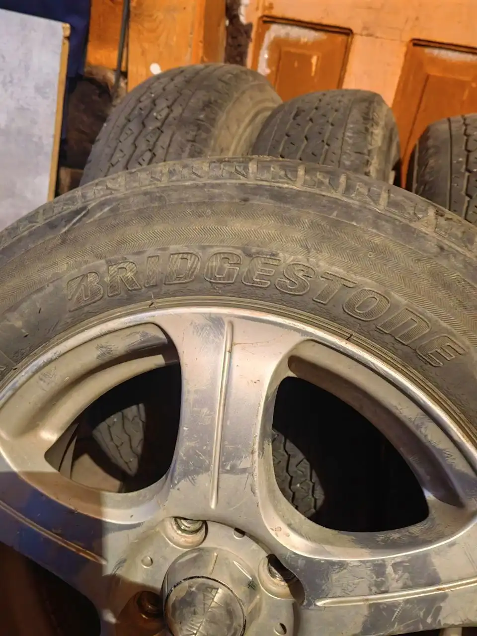 Летняя резина на литье R14 Bridgestone - Шины и диски (Запчасти) в Чита