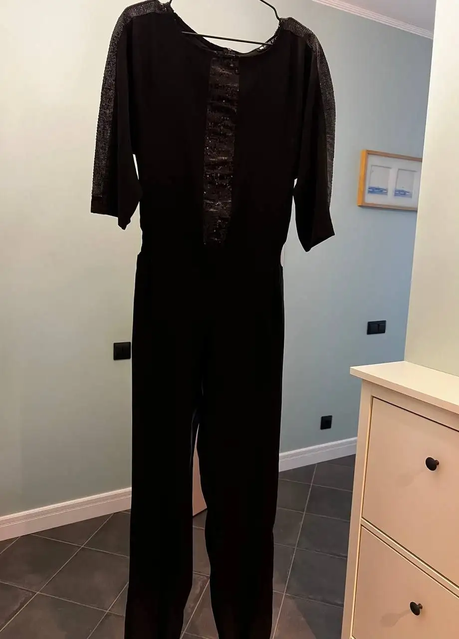 Черный комбинезон с пайетками новый размер 48 - Женская одежда (Одежда) в Чита