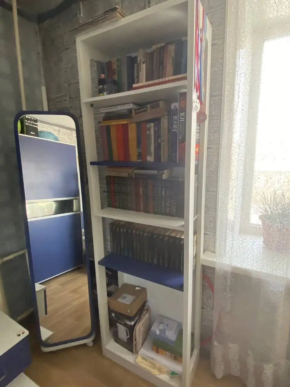 Продажа мебели: шкаф, кровать, зеркало, тумбочка, полка для книг - Мебель (Для дома и дачи) в Чита