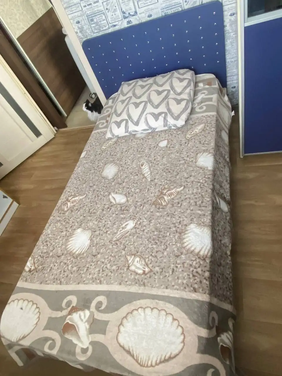 Продажа мебели: шкаф, кровать, зеркало, тумбочка, полка для книг - Мебель (Для дома и дачи) в Чита