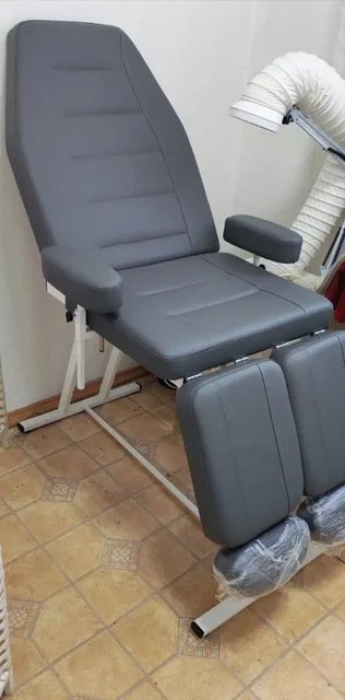 Педикюрное кресло в отличном состоянии - Парикмахерское и косметологическое оборудование в Чита