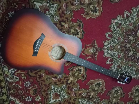 Продам гитару - Бассейны в Чита