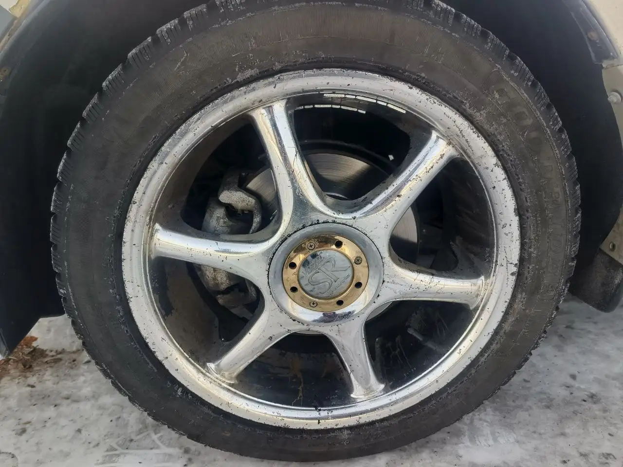 Продам комплект японского литья 5/114.3 R17 с зимней резиной - Запчасти (Авто) в Чита