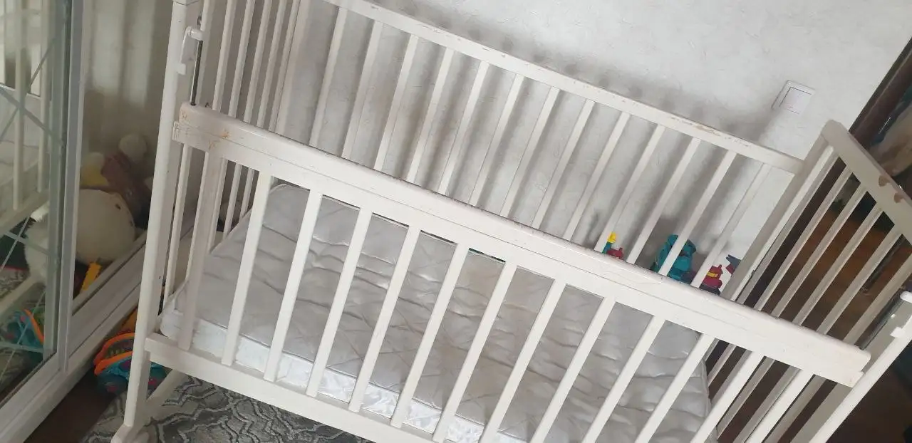Продам детскую кроватку б/у с аксессуарами - Детская мебель (Товары для детей) в Чита