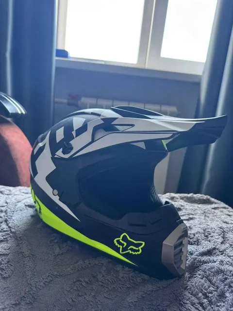 Продам шлем с комплектом аксессуаров - Спортивное оборудование в Чита