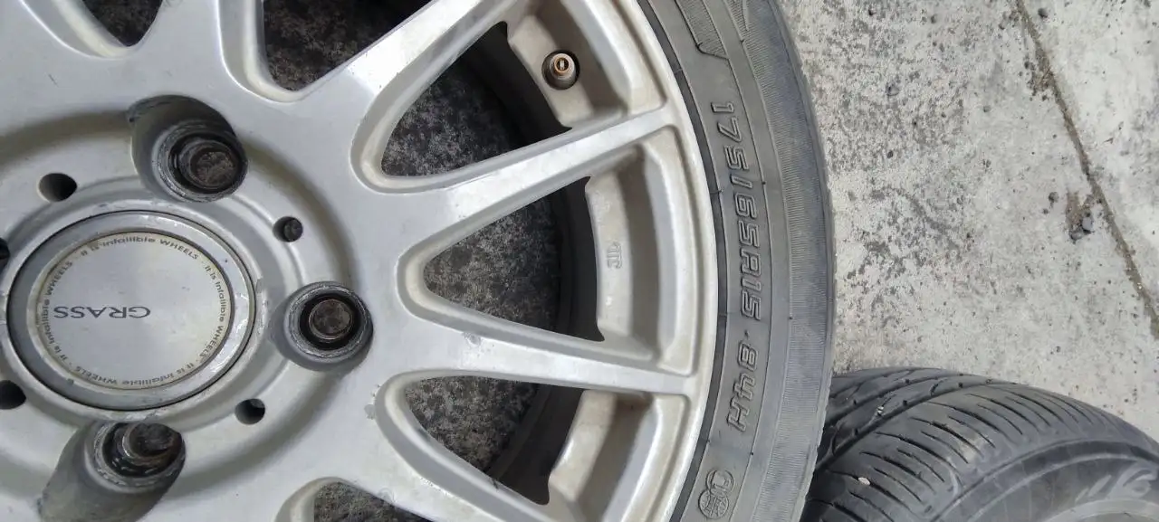 Литье с резиной от Toyota Aqua - Диски и шины (Запчасти) в Чита