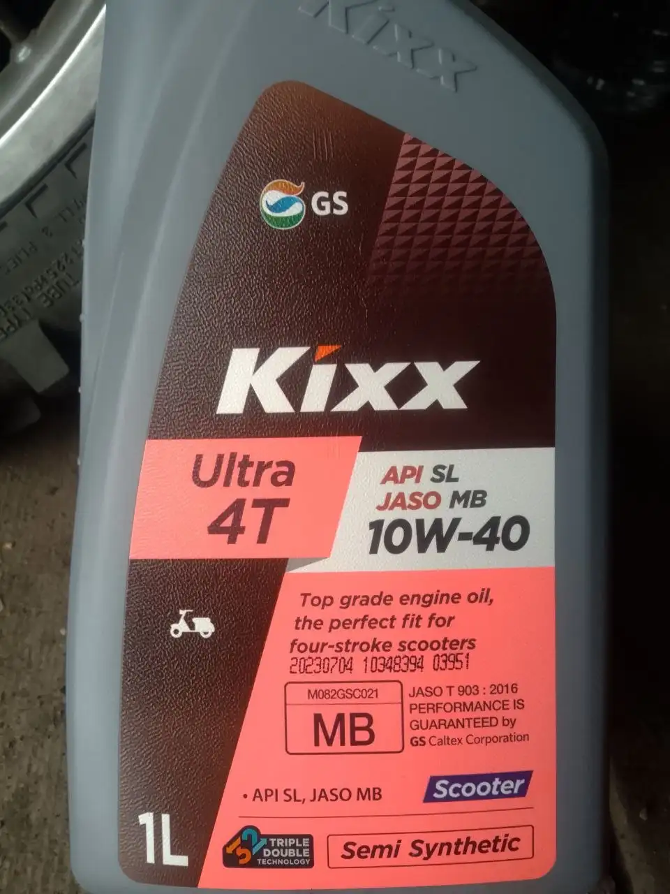 Продам корейское масло для скутера - Масла и смазки (Запчасти) в Чита