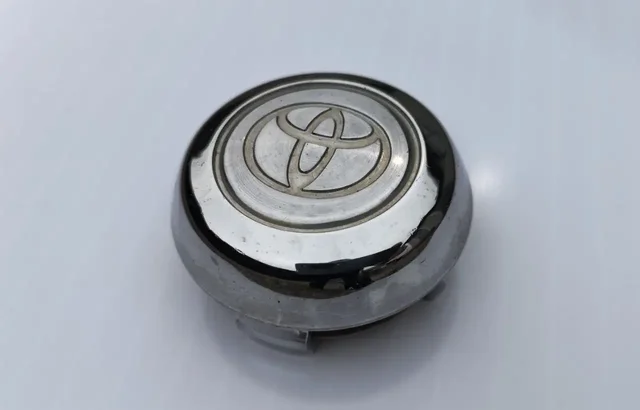 Центральный колпачок TOYOTA - Гаражи в Чита