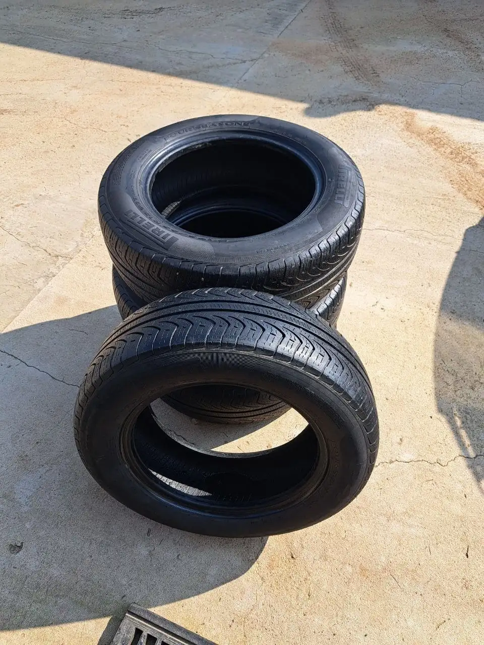 Литые диски R15 и шины Pirelli 195/65 R15 - Авто в Чита