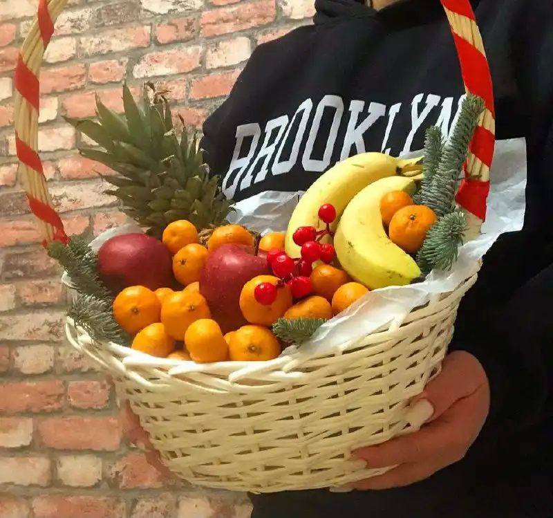 Клубника в шоколаде и букеты гиганты к Новому году