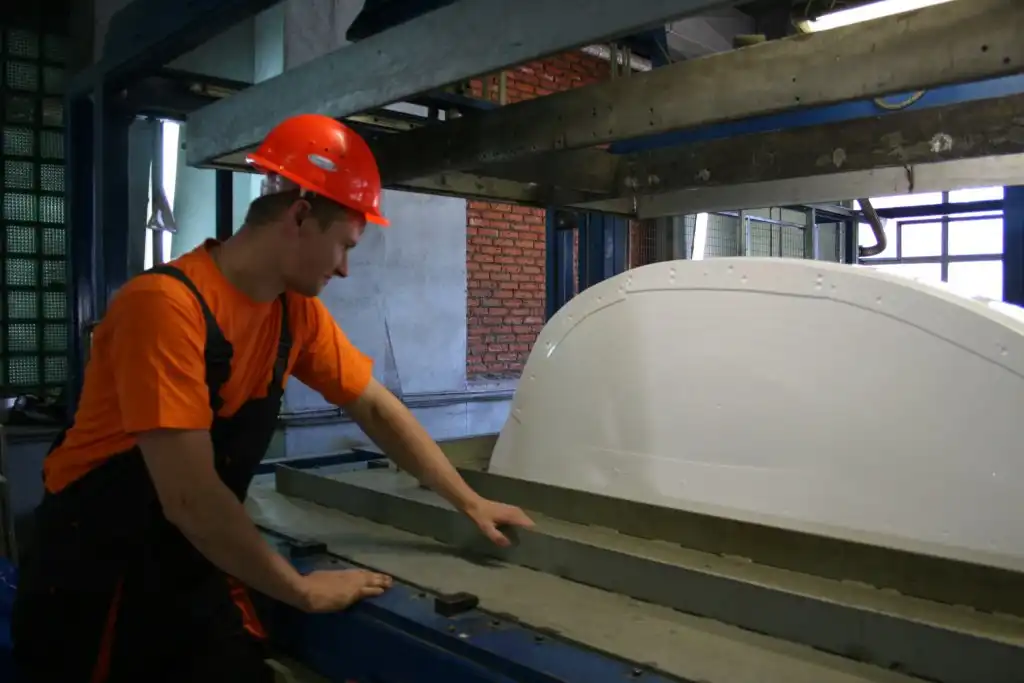 Сборщик-формовщик в ООО 'ПластЭко-Групп' с обучением