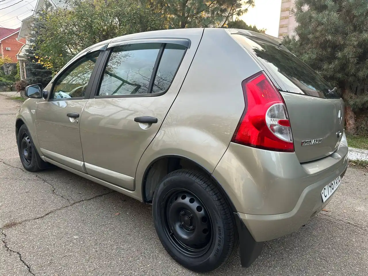 Рено Сандеро 2011