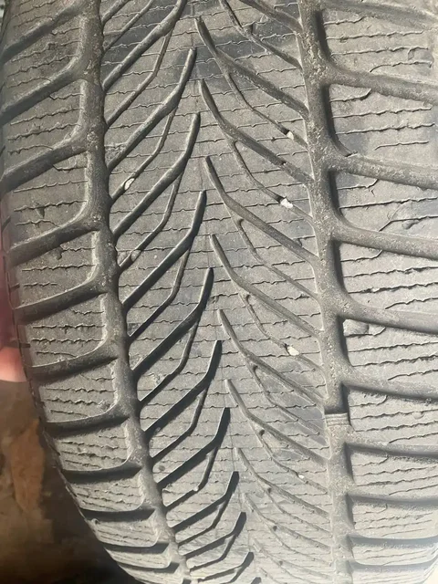 Резина зимняя комплект 4шт 215/55/17 - Авто в Краснодар