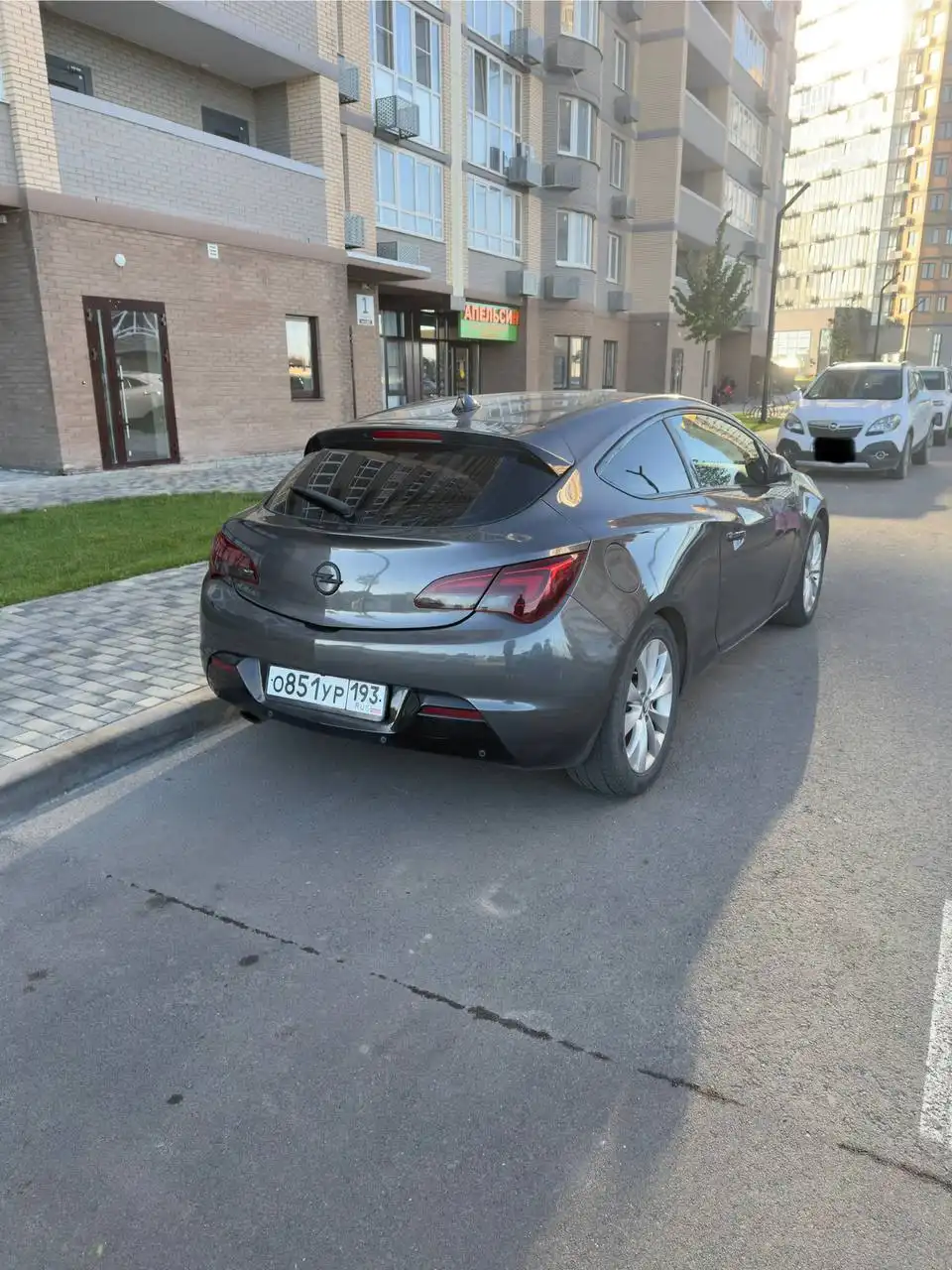 Opel Astra GTC J Рестайлинг 1.4 Turbo MT Sport 2011