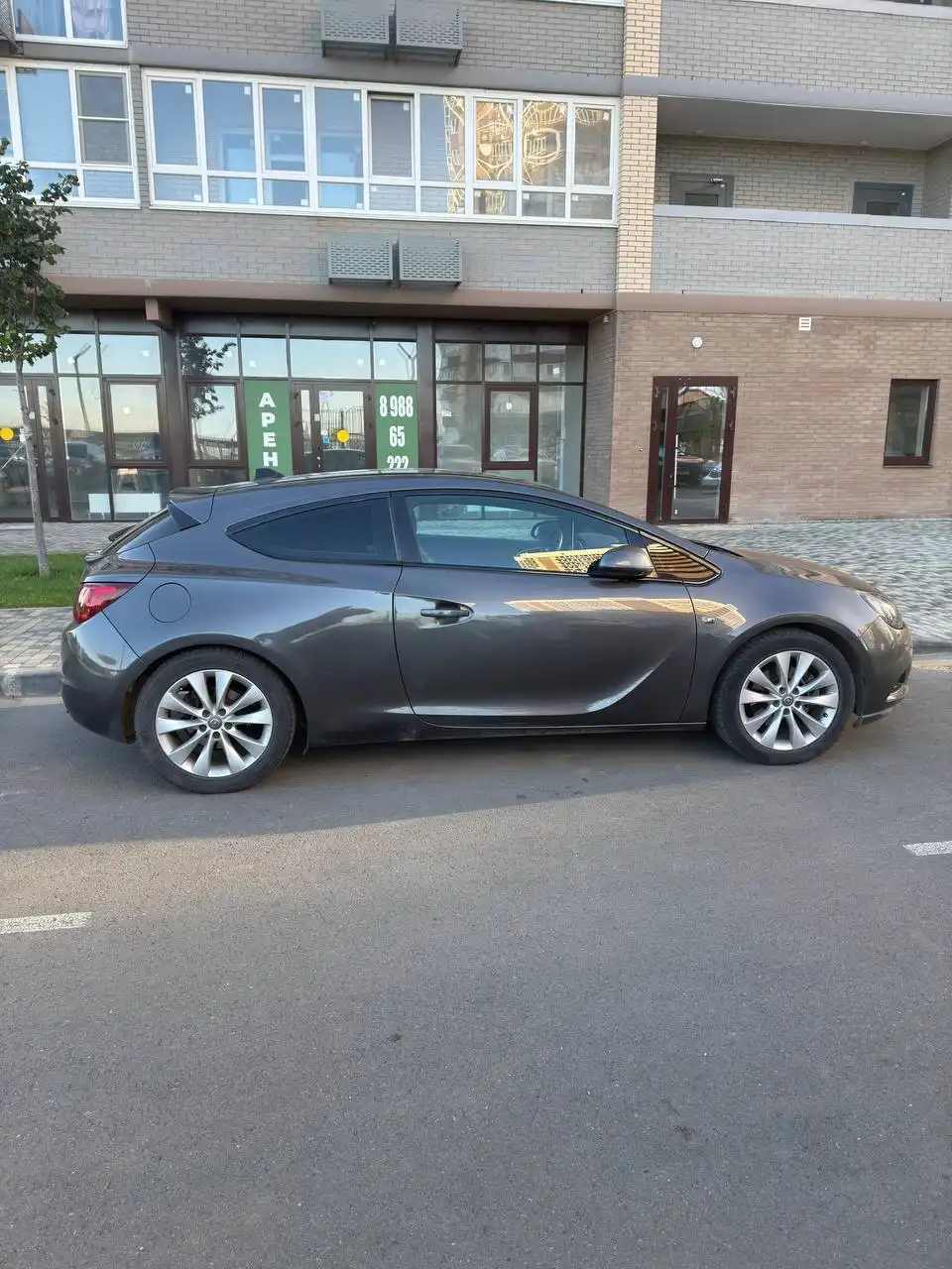 Opel Astra GTC J Рестайлинг 1.4 Turbo MT Sport 2011