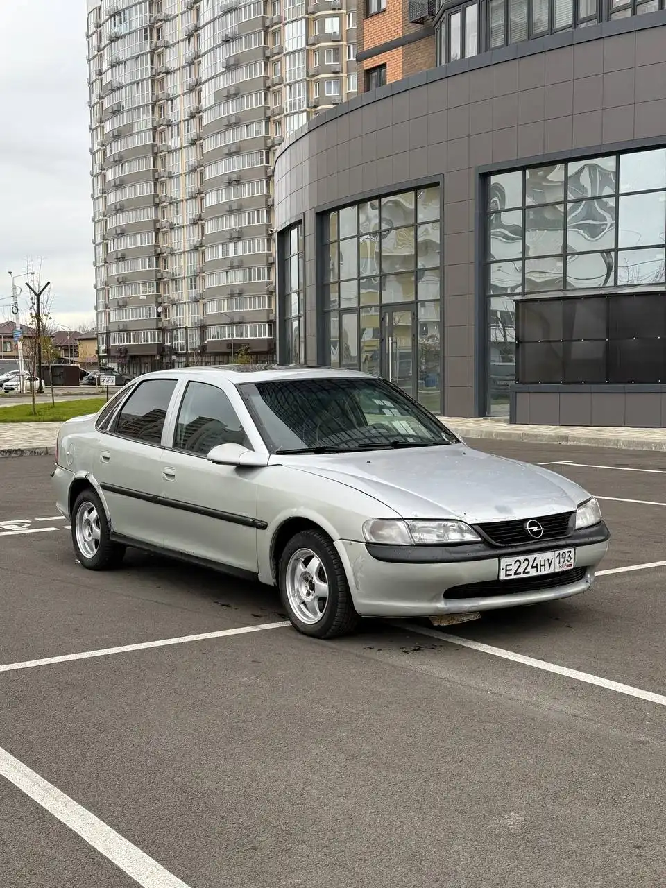 Продам Opel Vectra 1997 года 1.6 механика