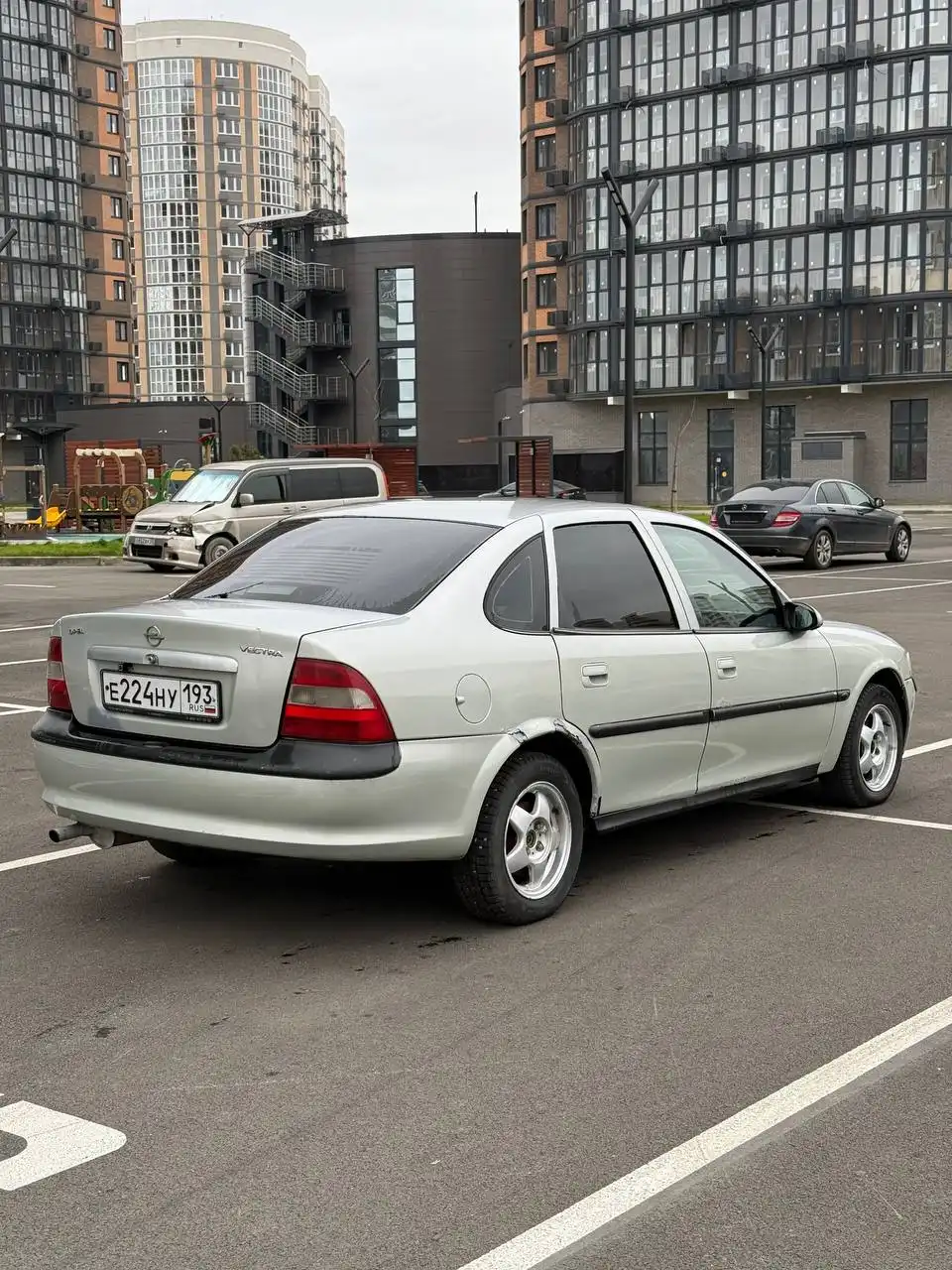 Продам Opel Vectra 1997 года 1.6 механика