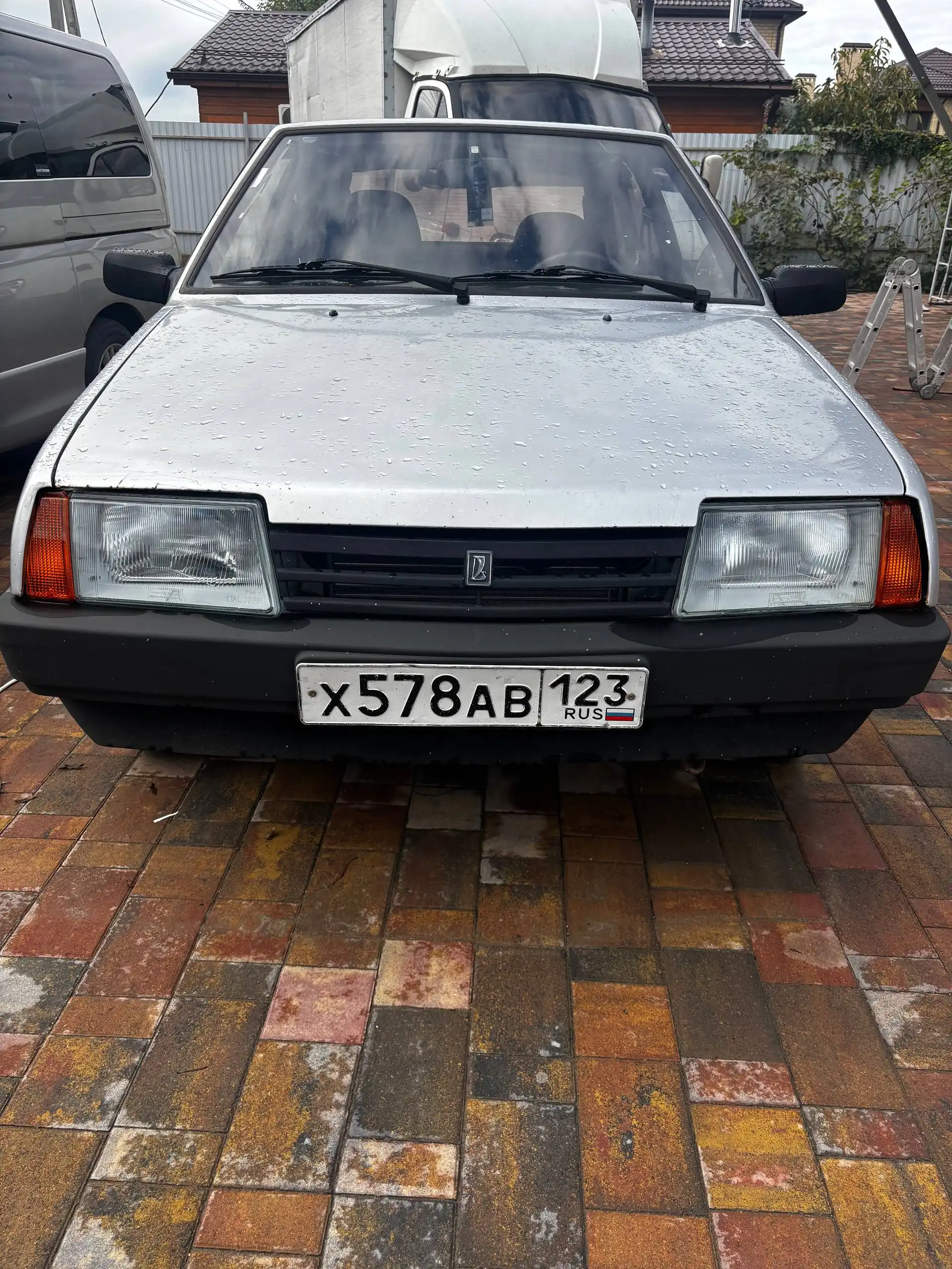 ВАЗ 2109 2003 года в хорошем состоянии