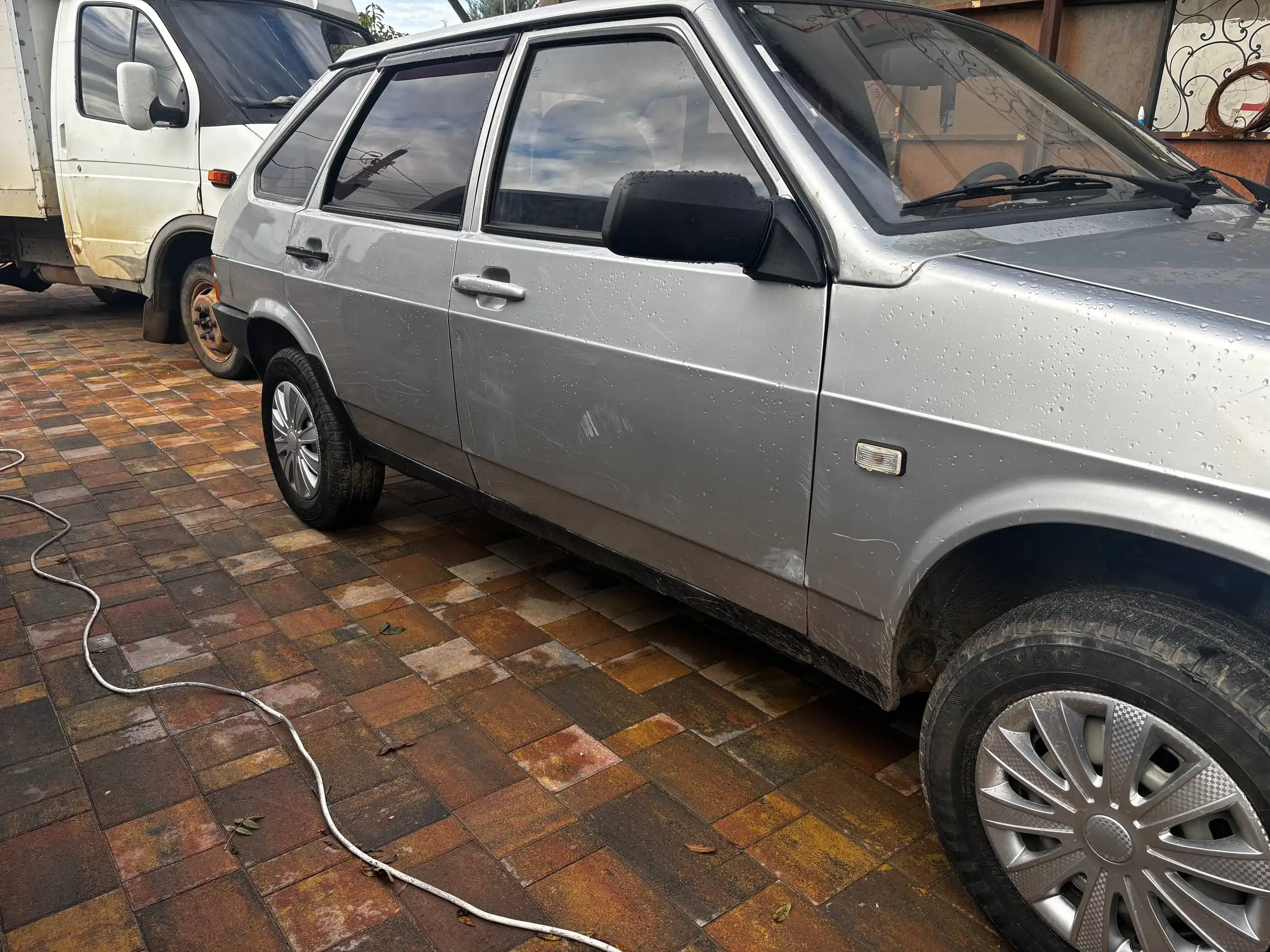 ВАЗ 2109 2003 года в хорошем состоянии