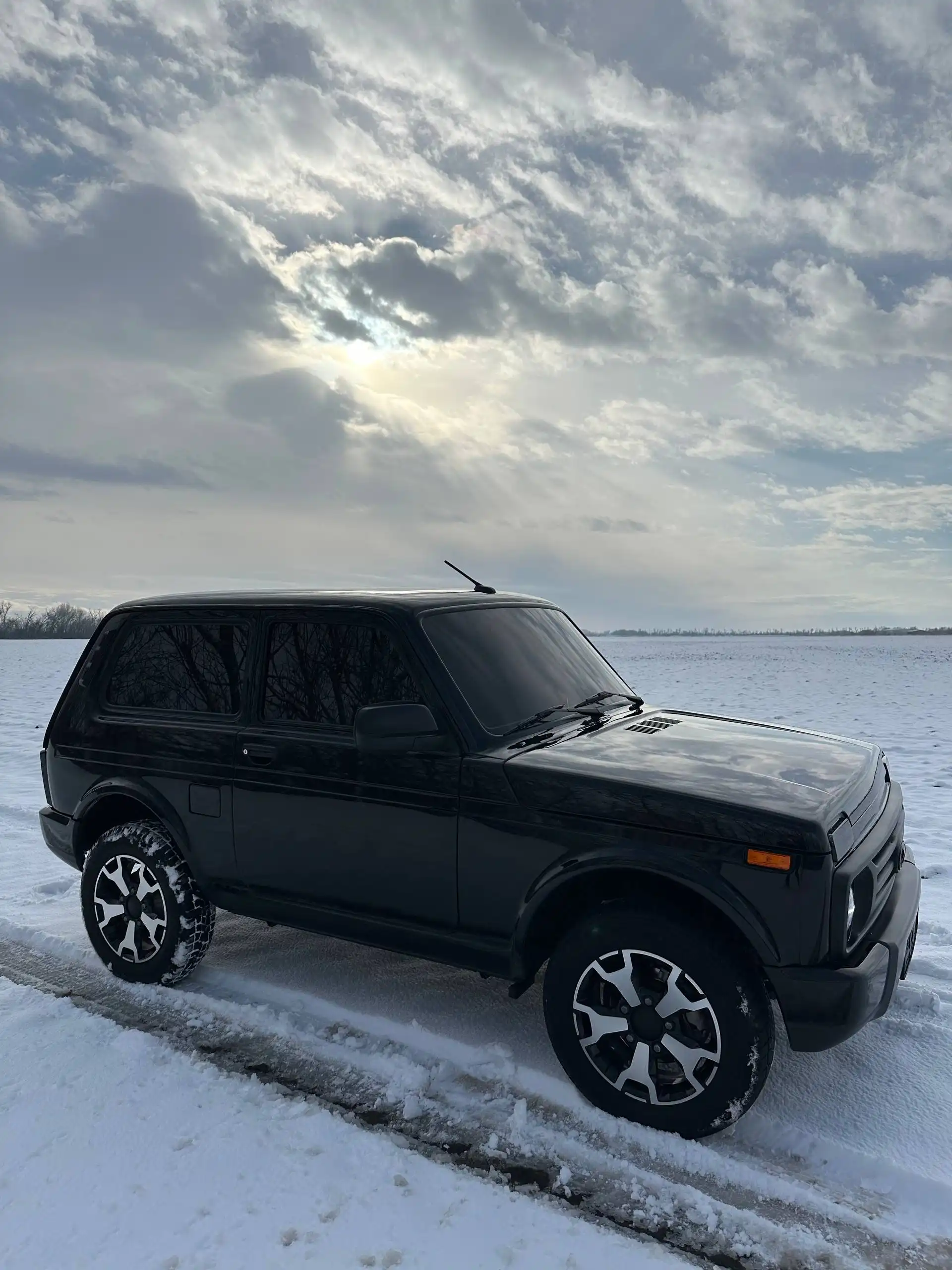 Продажа автомобиля Niva Legeng 2023 года в Краснодаре