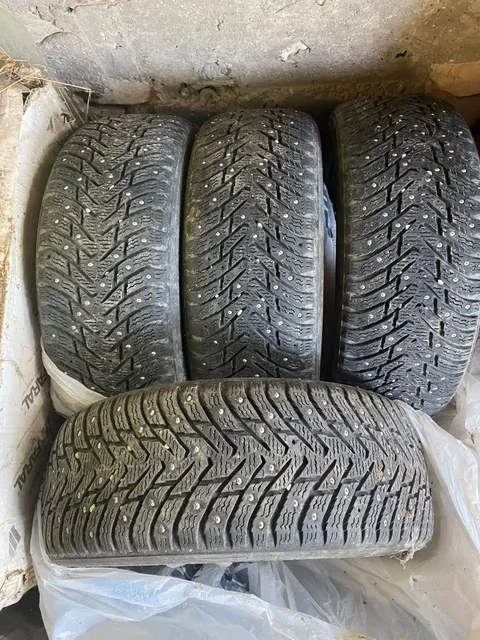 Продам комплект зимней резины без дефектов - Авто в Краснодар