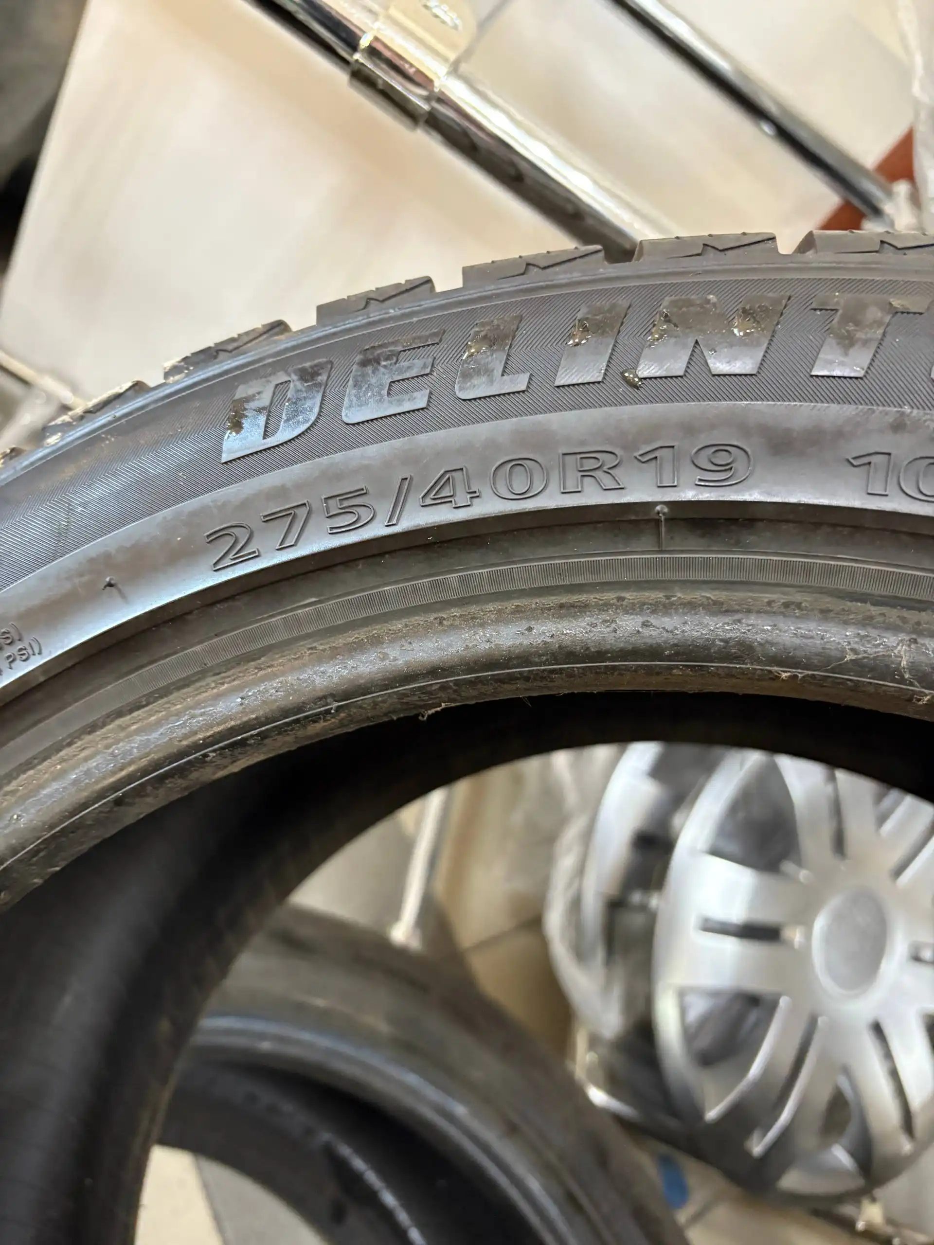 Продажа комплекта премиальных зимних шин 245/45 R19 и 275/40 R19