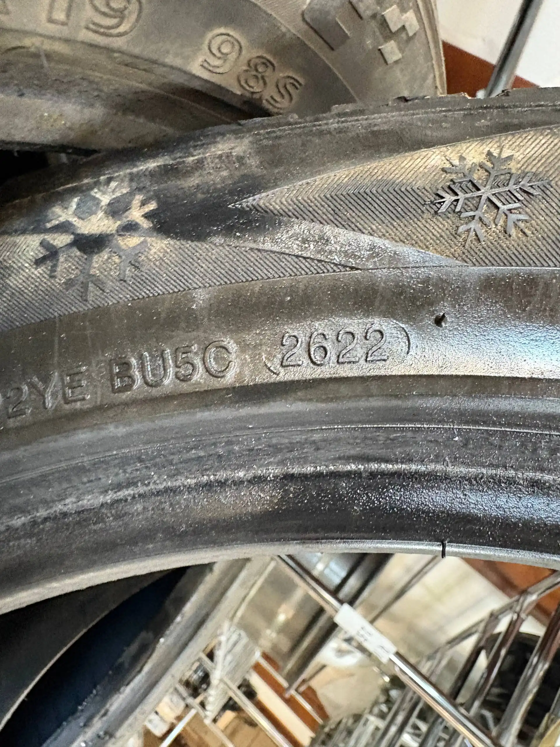 Продажа комплекта премиальных зимних шин 245/45 R19 и 275/40 R19