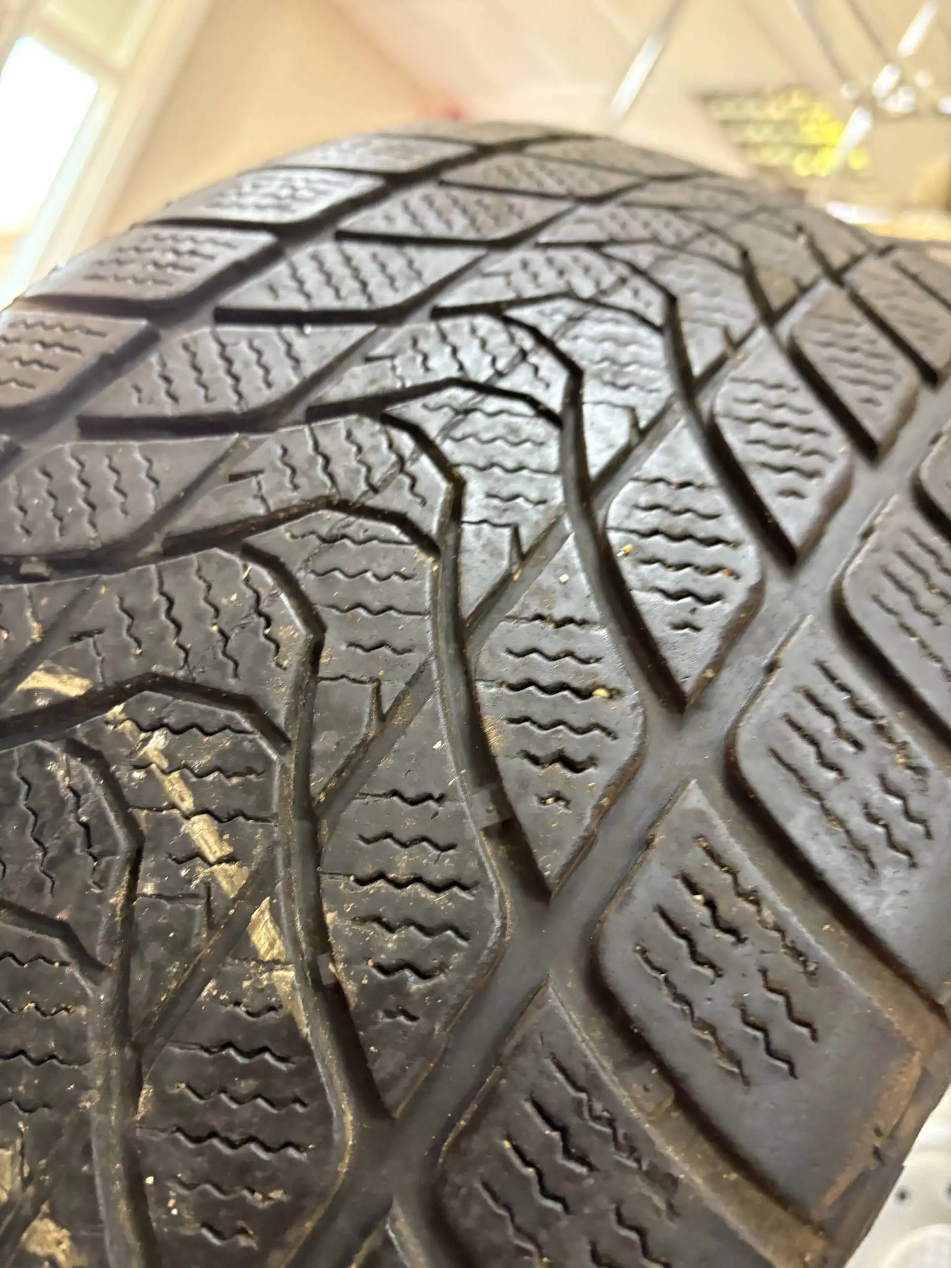 Продажа комплекта премиальных зимних шин 245/45 R19 и 275/40 R19