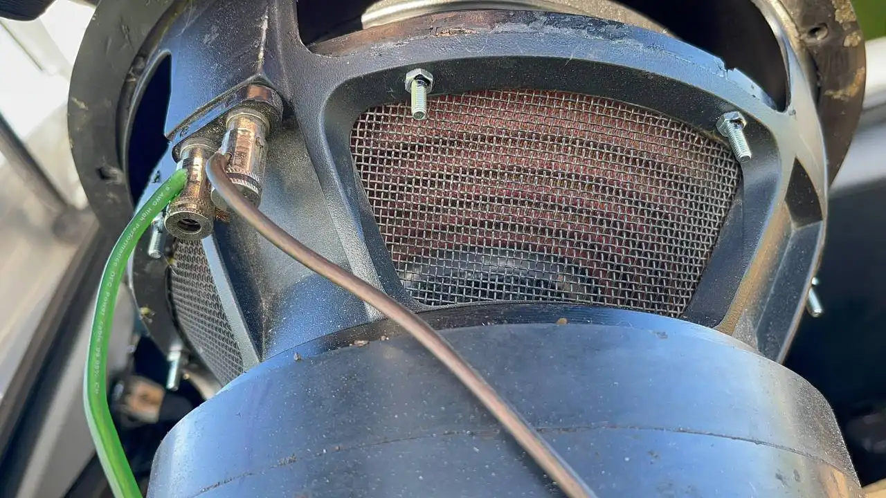 Продам Kicx Tornado 2000Вт с замененными деталями