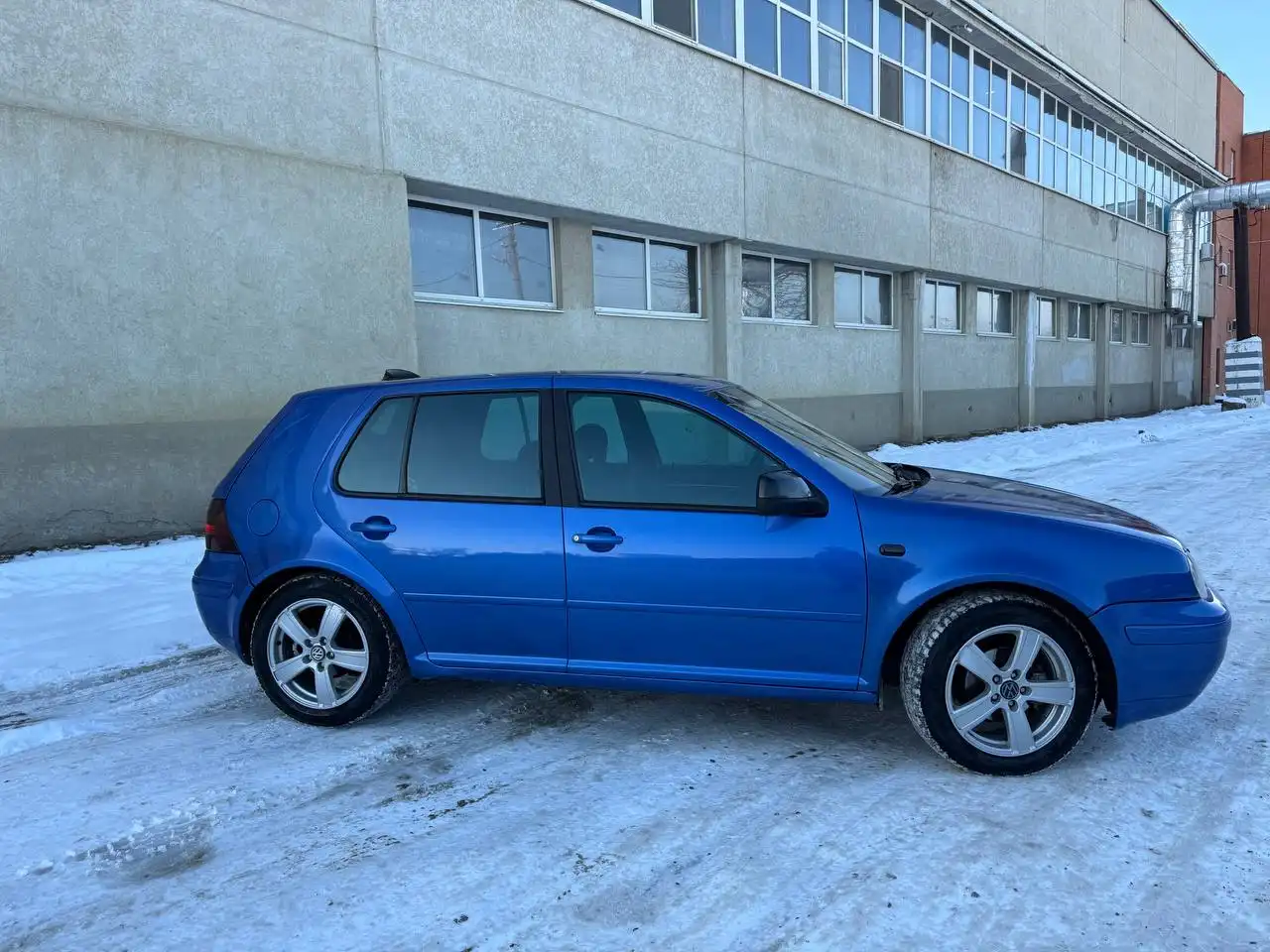 Продажа Volkswagen Golf IV 2001 года выпуска - Легковые автомобили (Авто) в Майкоп
